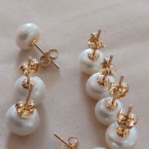 14k Gold and Pearl Stud Earrings solid gold